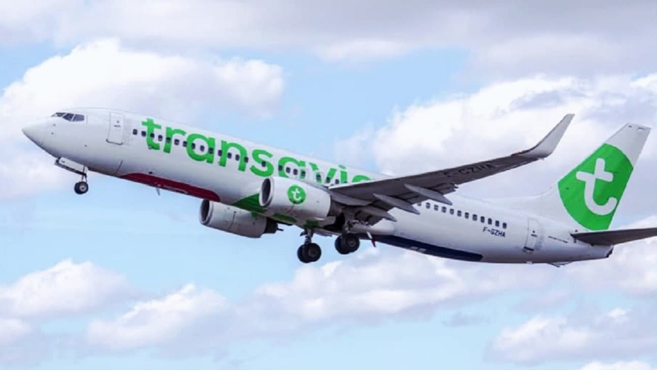 Transavia Partners with Kolet for Free Mobile Data Abroad: What ATPL and ATC Students Should Know