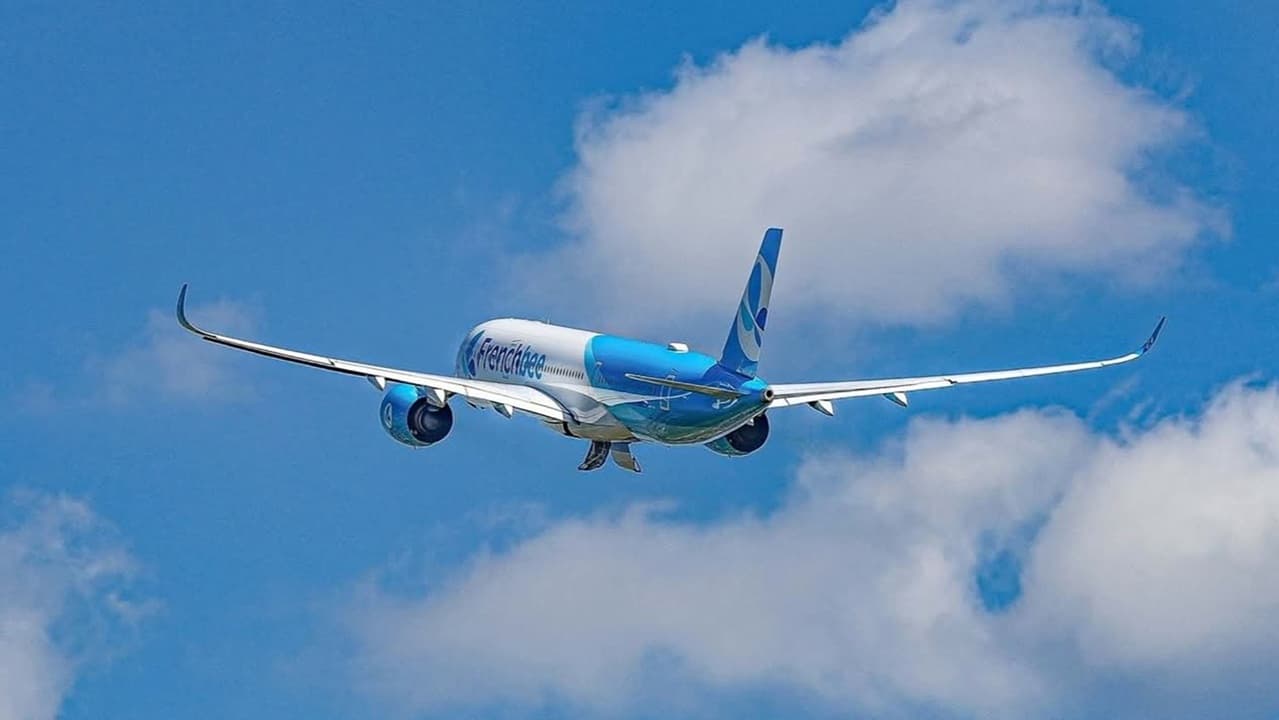 French Bee Pilots Strike Over Frozen Wages: What ATPL and ATC Students Need to Know About Crew Labor Relations