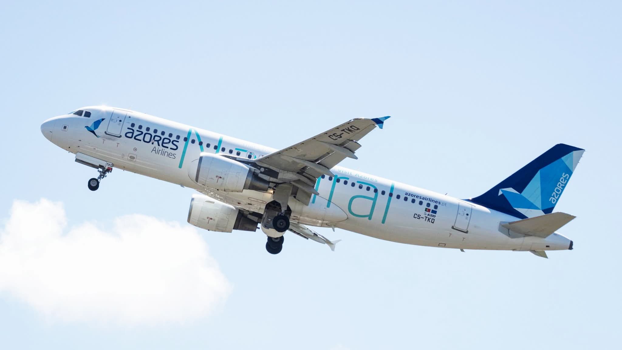 Azores Airlines Privatization Relaunched: Binter and Icelandair Among Bidders
