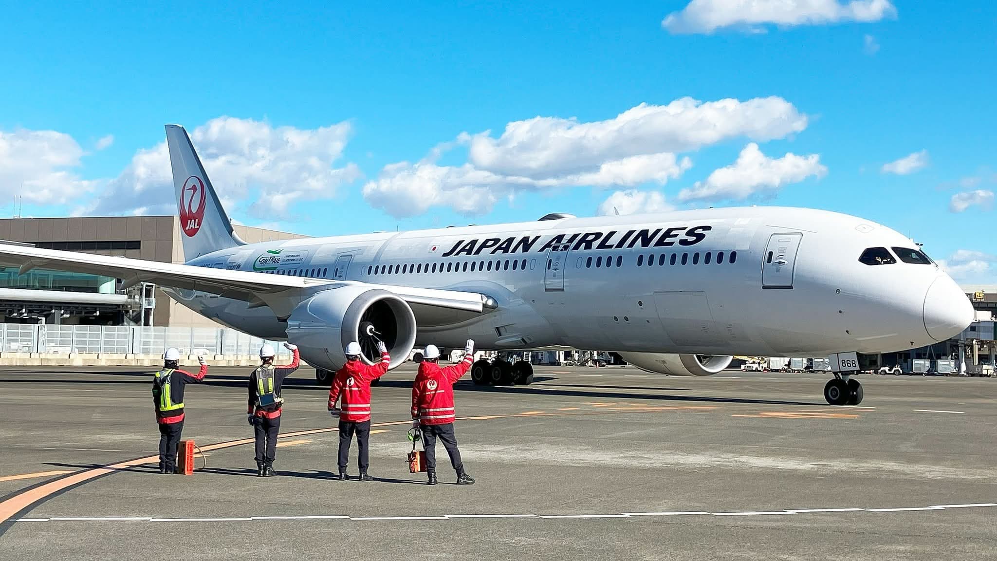 Japan Airlines teste un biocarburant à base de déchets de riz pour ses opérations au sol à l'aéroport de Yamagata