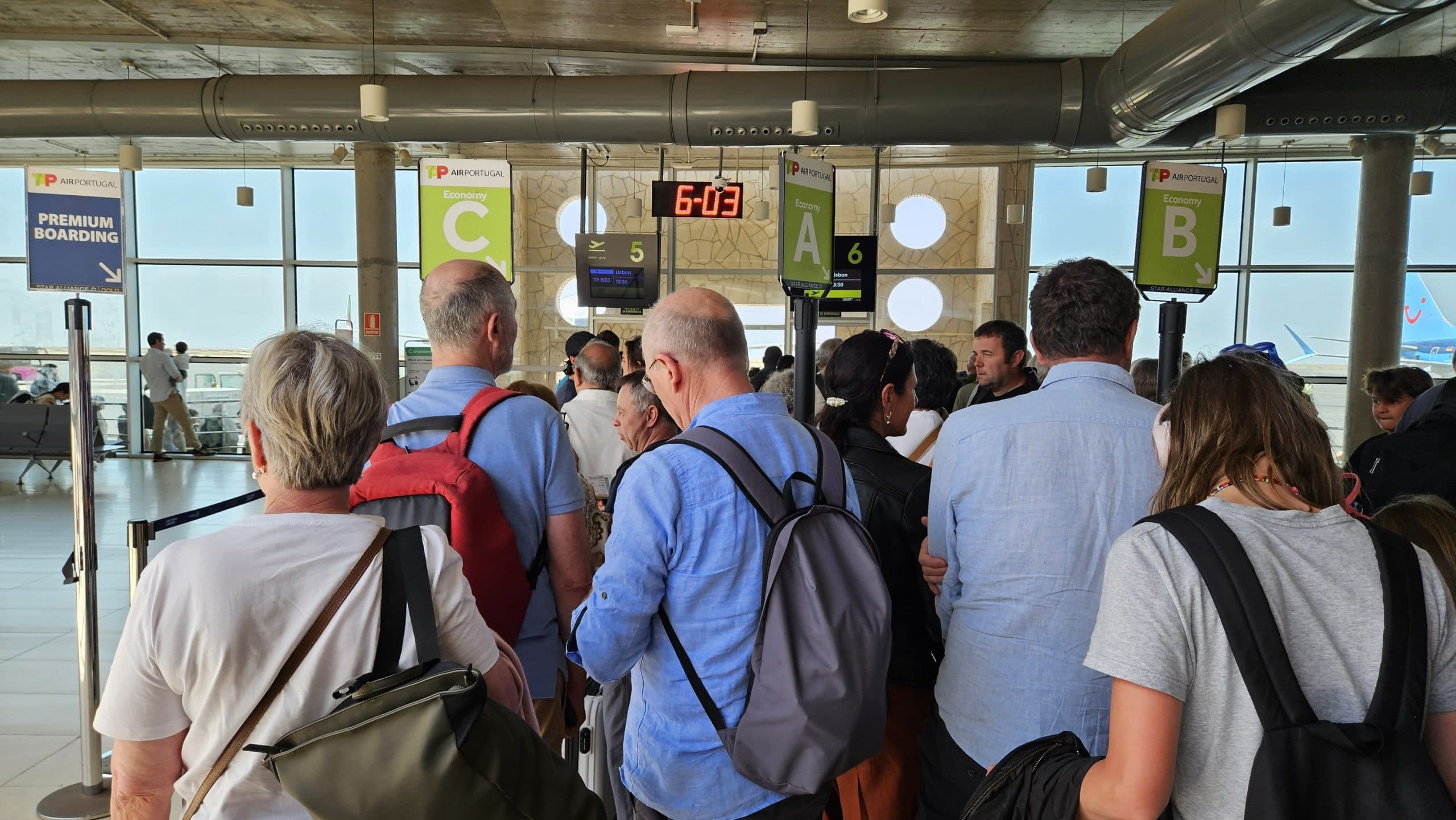 EU Passenger Rights Overhaul: What Delays, Cabin Bags, and Family Seating Mean for Aviation Students