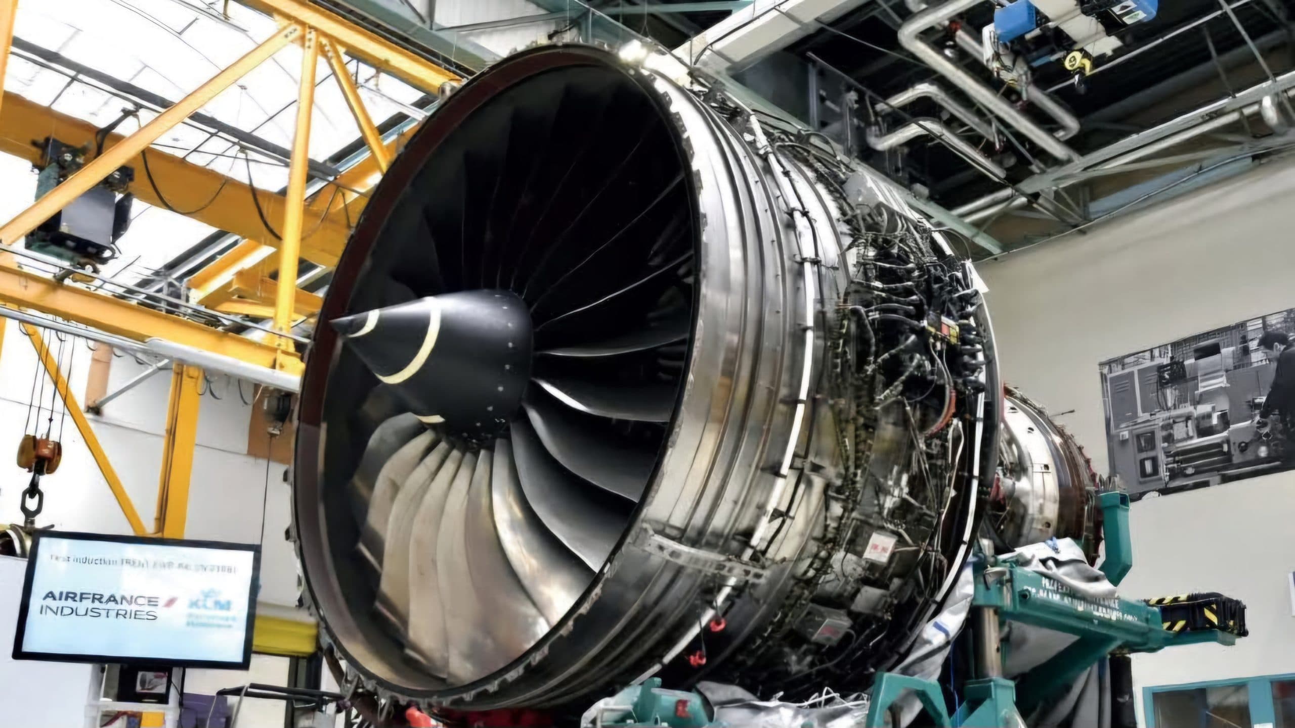 Emirates Sees 777X on Horizon, Keeps Pressure on Rolls-Royce Over A350-1000 Engine Durability