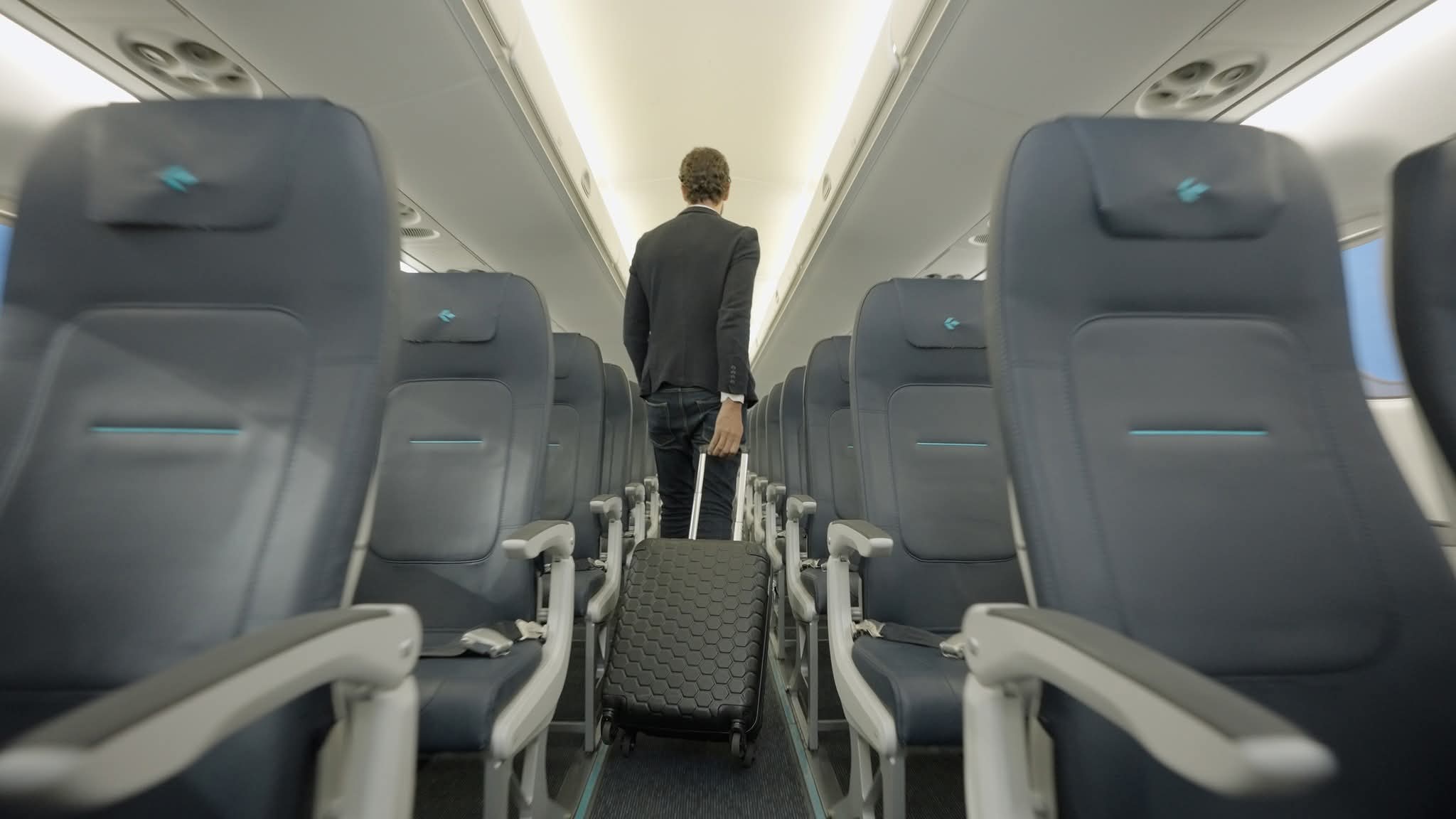 Decarbonizing Aviation: NGOs Target Premium Cabins as Business Travel Seeks Balance