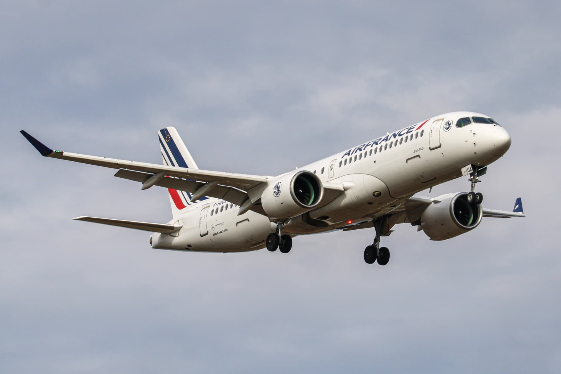 Air France reopens Cadet program: fully funded airline pilot training for aspiring aviators
