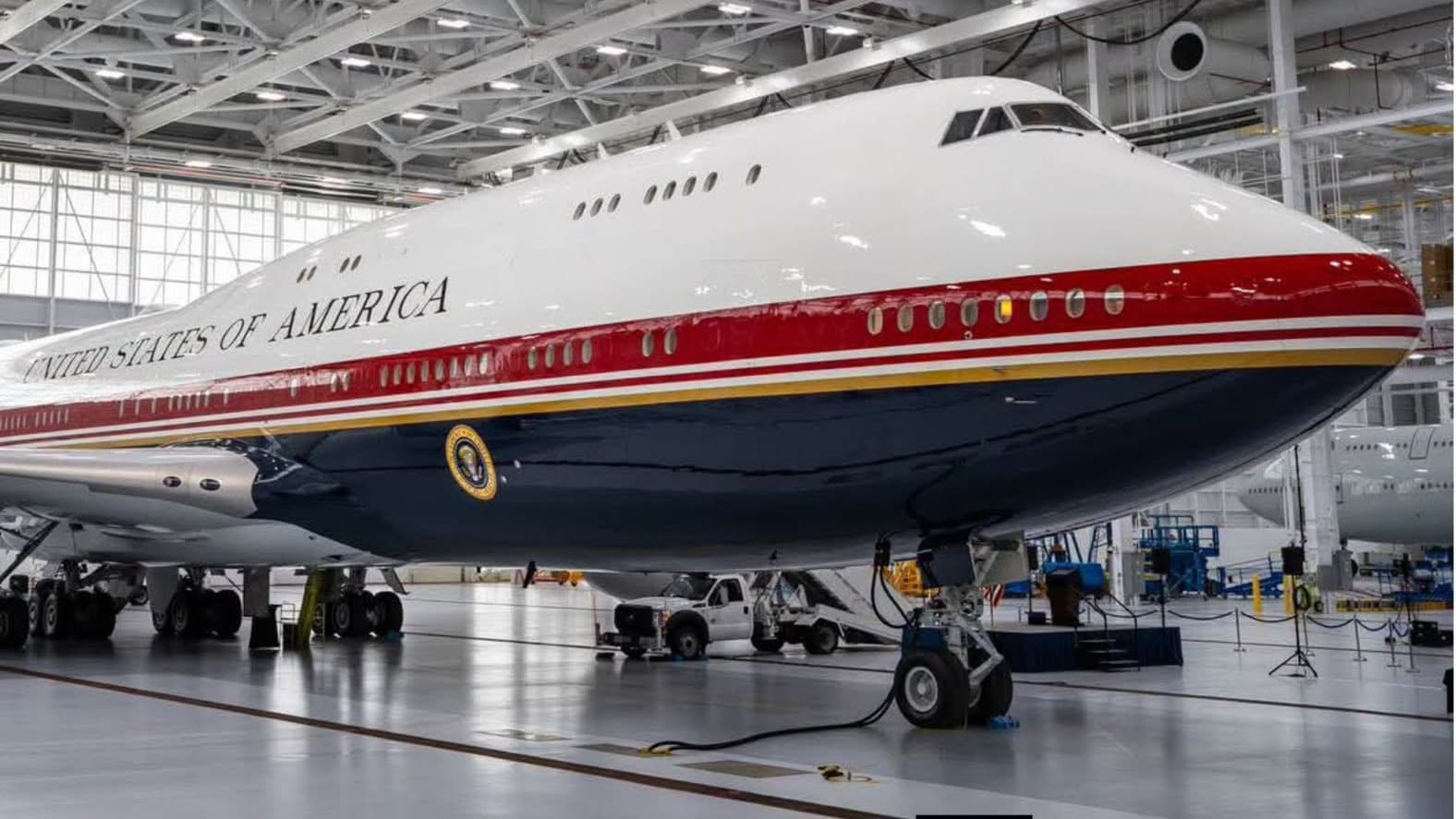 Air Force One Transition: Qatar’s 747-8 Steps In as VC-25A Retires and VC-25B Delays Mount