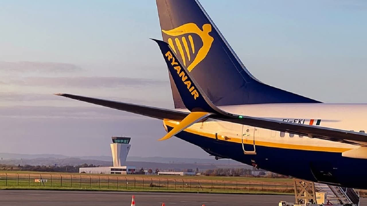 Ryanair Pilots Pass No-Confidence Motion: Social Tensions Resurface