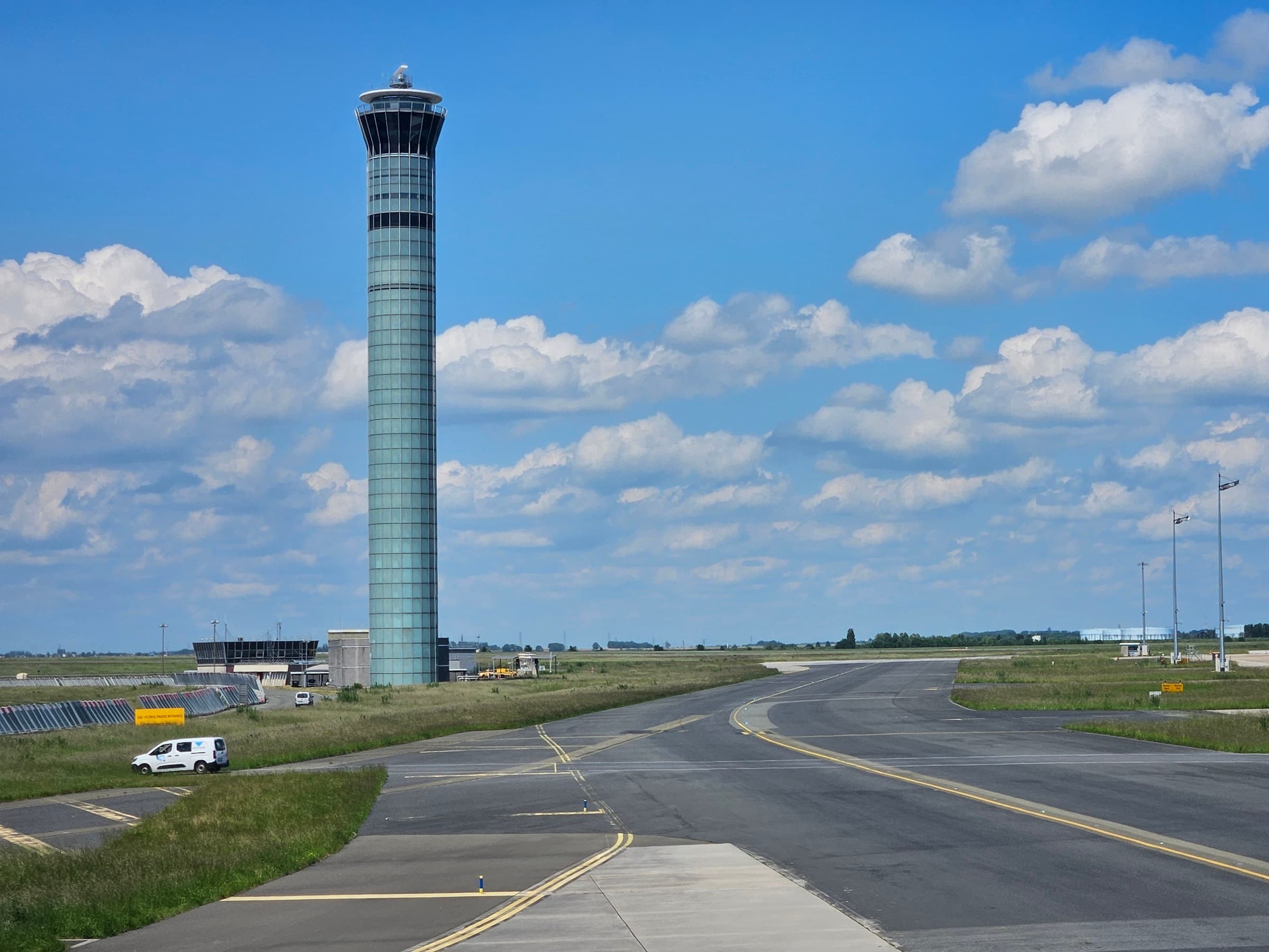 French Air Traffic Control Ranked Worst in Europe: Minister Admits Failures and Promises Reform