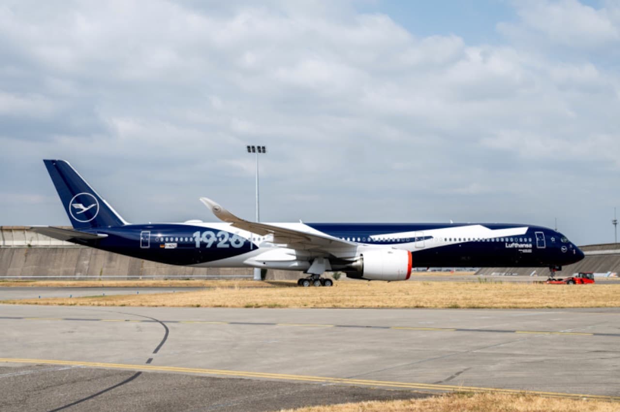 Lufthansa’s First A350-1000 Painted in Centenary Livery: A Milestone for Fleet Modernization