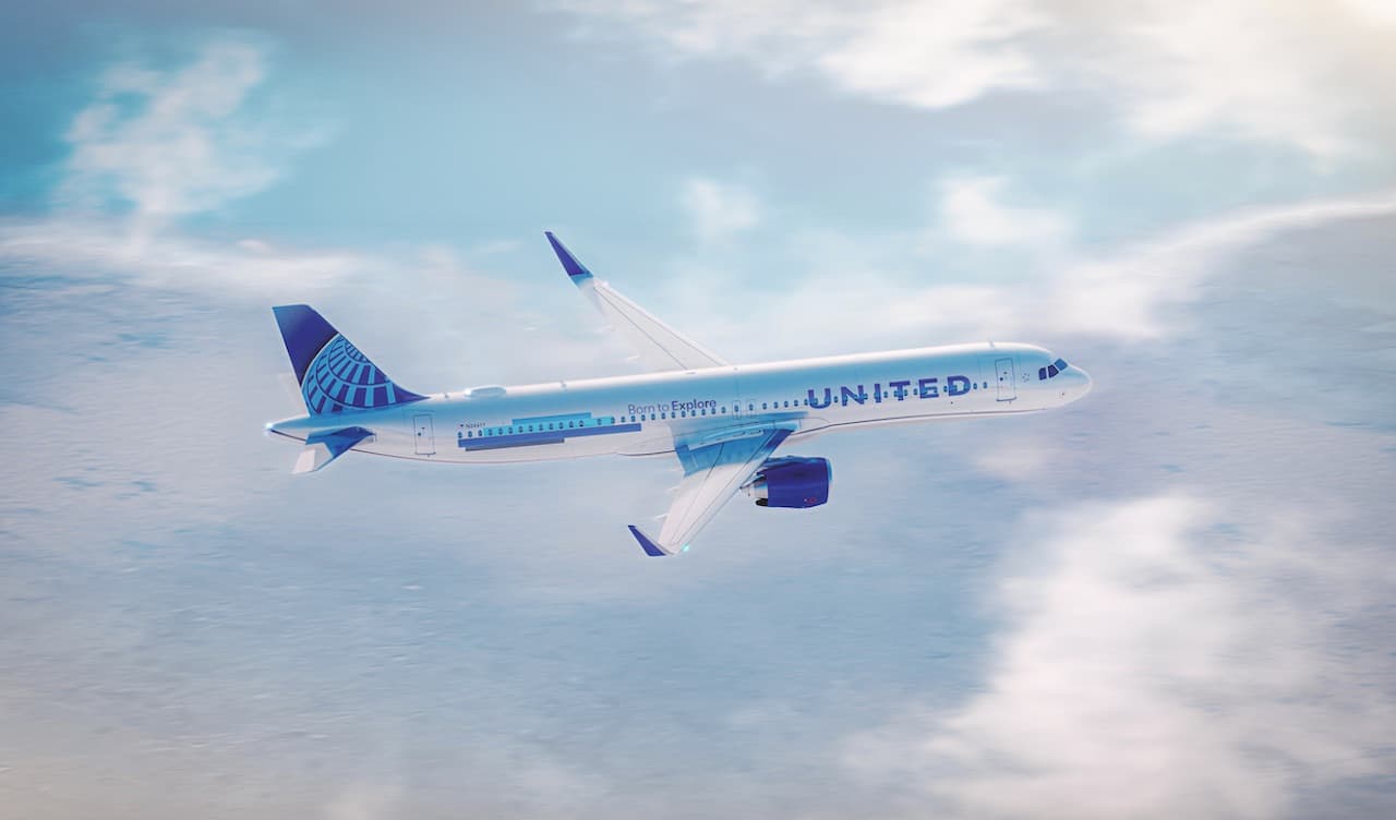 United Airlines Redefines Economy Plus on A321XLR: Removed Middle Seat Creates Shared Table Space