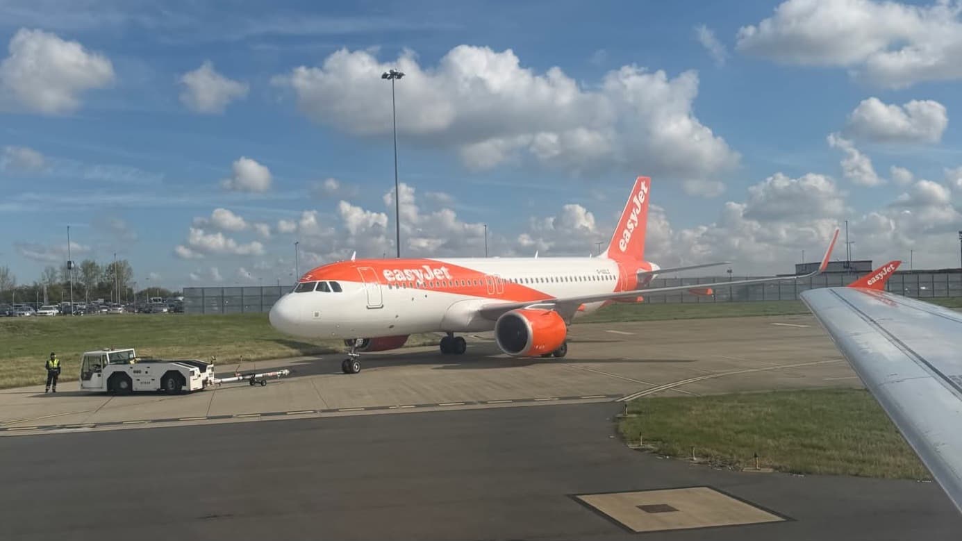 easyJet Extends Bidding Deadline as Apollo and Castlelake Vie for Control