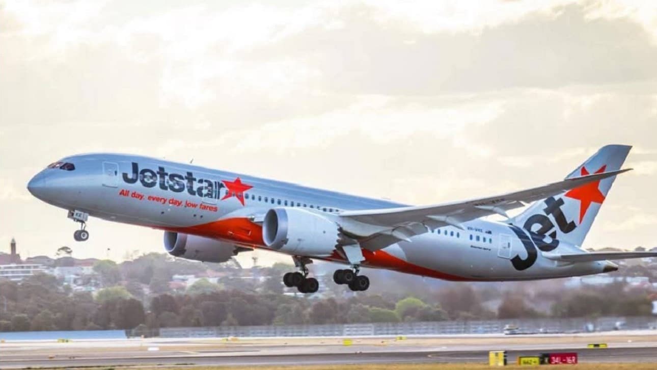 Near-Miss on Sydney Taxiways: Jetstar Crew Member Injured in Ground Safety Incident