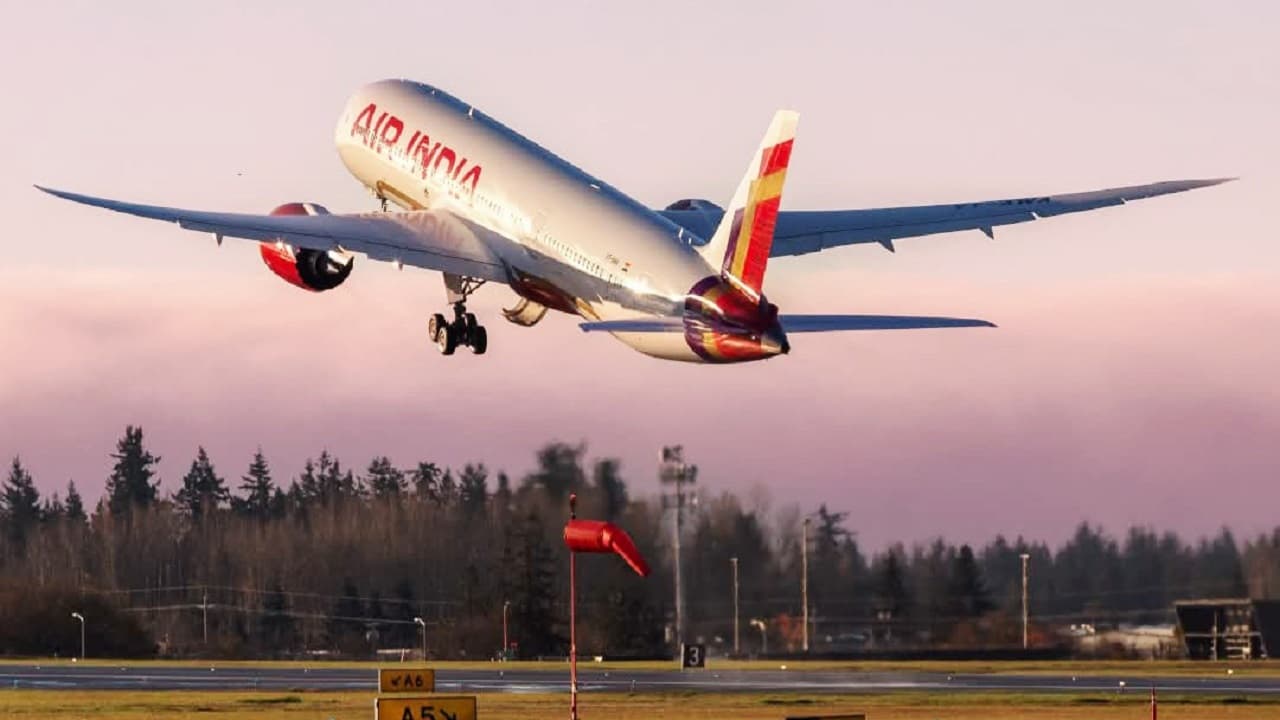 Singapore Airlines' Indian Bet Deepens Losses: Air India Stake Drags Annual Profit Down 57%